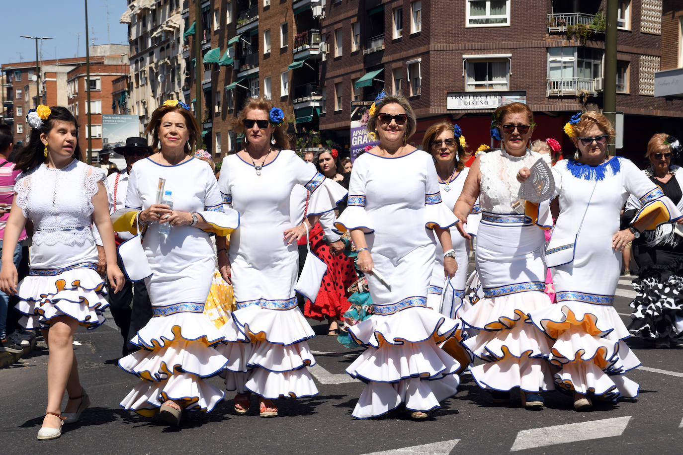 Brillante desfile de carrozas para cerrar las fiestas de San Isidro en Talavera