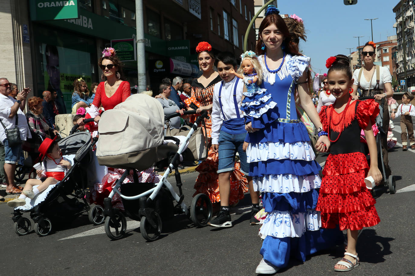 Brillante desfile de carrozas para cerrar las fiestas de San Isidro en Talavera