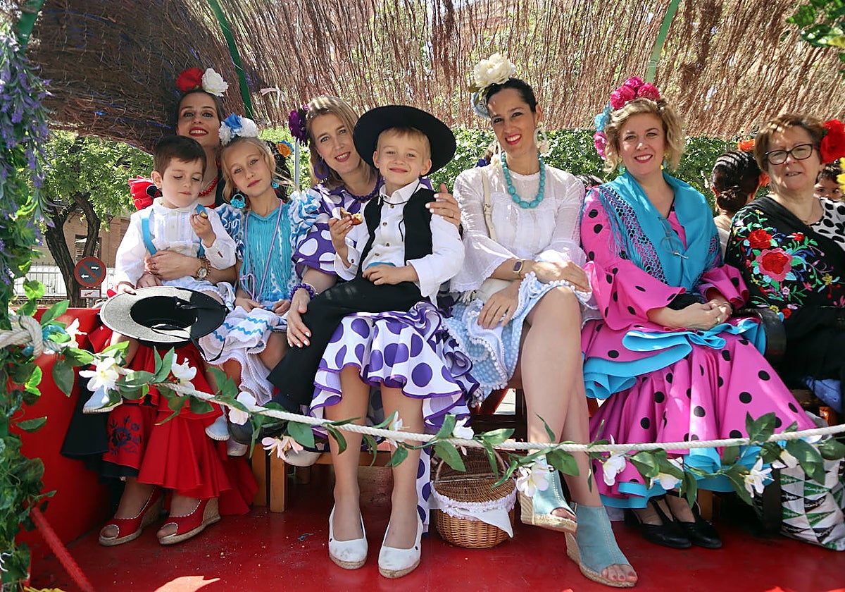 Brillante desfile de carrozas para cerrar las fiestas de San Isidro en Talavera