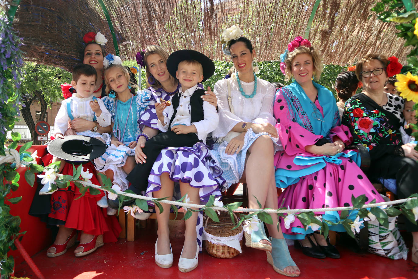 Brillante desfile de carrozas para cerrar las fiestas de San Isidro en Talavera