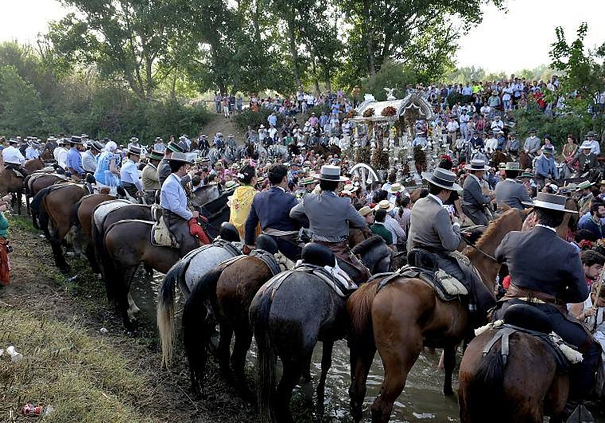La hermandad de Triana en el Vado del Quema