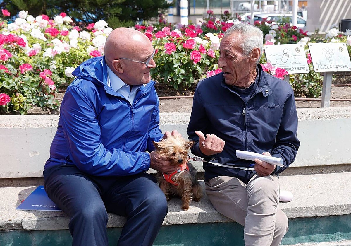 El candidato del PP al Ayuntamiento de Valladolid, Jesús Julio Carnero, presenta las propuestas de carácter social del programa electoral