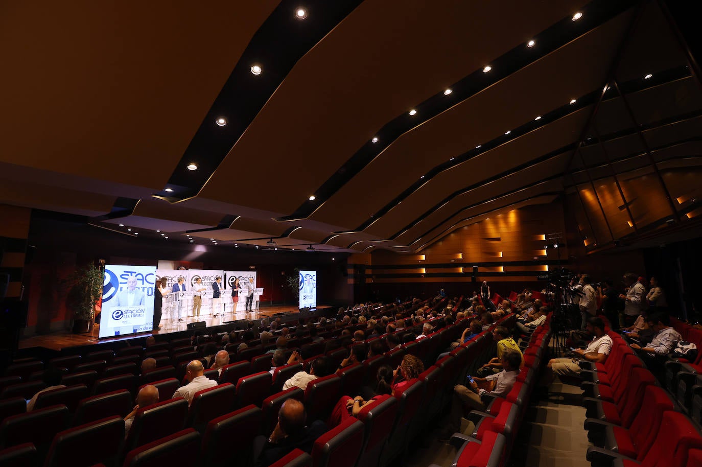 El primer debate electoral de los candidatos a la Alcaldía de Córdoba, en imágenes