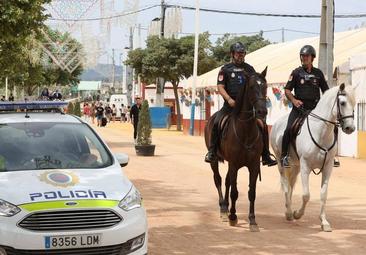 Feria de Córdoba 2023 | Pulseras para pagar en las casetas, un puesto de costura y desfibriladores, las últimas novedades