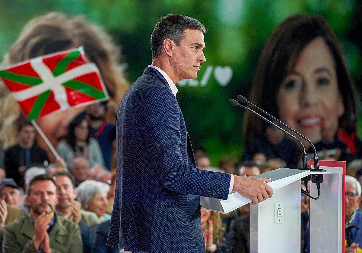 Pedro Sánchez ha vuelto a anunciar una medida del Gobierno en uno de sus mítines, esta vez en Vitoria