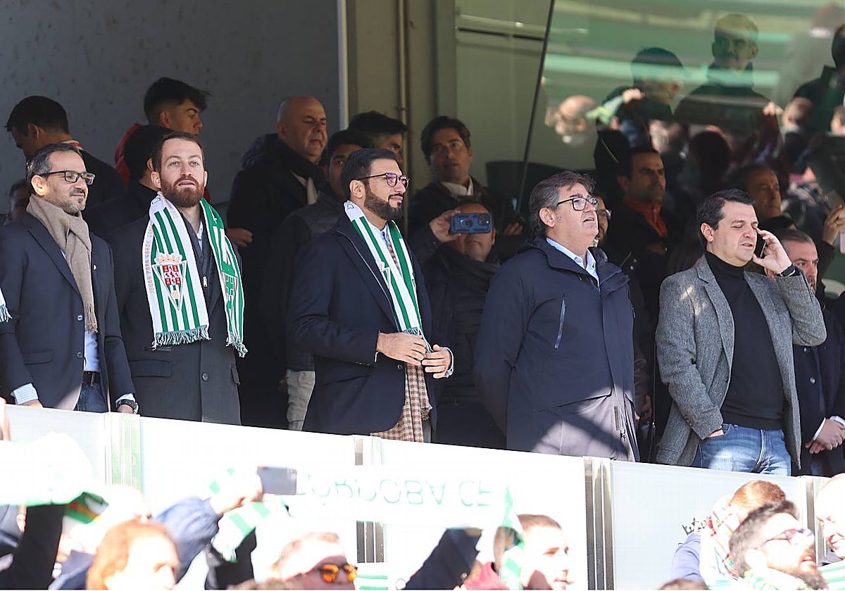 Abdulla Al-Zain y Mohammed Al-Nusuf en el palco de El Arcángel