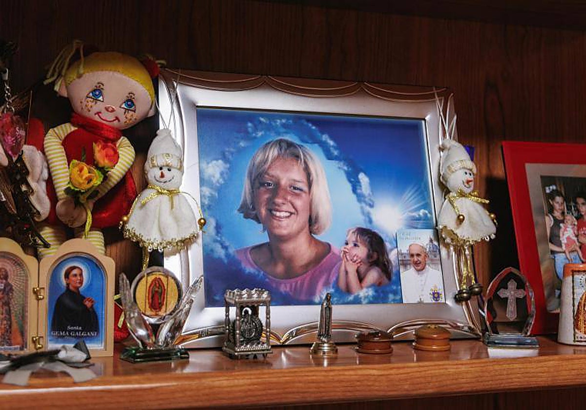 Un altar en memoria de la joven, en el domicilio familiar
