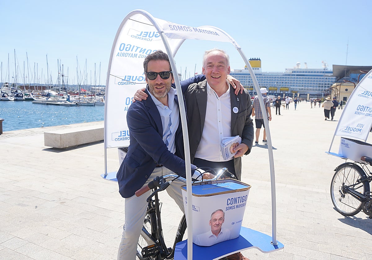 Borja Sémper, con Miguel Lorenzo, candidato del PP en La Coruña, donde recaló antes de viajar a Vigo