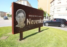 El cartel de Ponferrada en homenaje a Nevenka aparece rociado con ácido