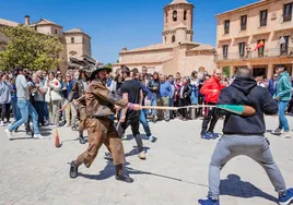 Zarrones y danzantes festejan San Pascual Bailón en Almazán (Soria) al ritmo de carreras y zambombazos