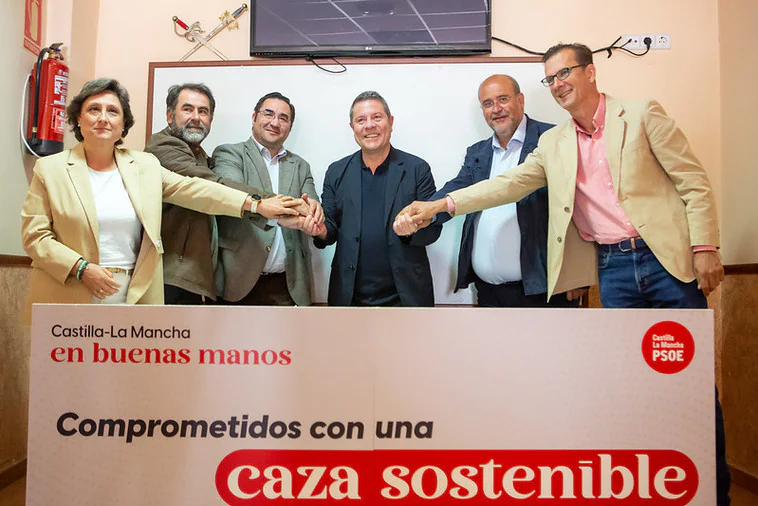Page firma un pacto en Castilla-La Mancha con el sector cinegético por una caza que «sea sostenible»