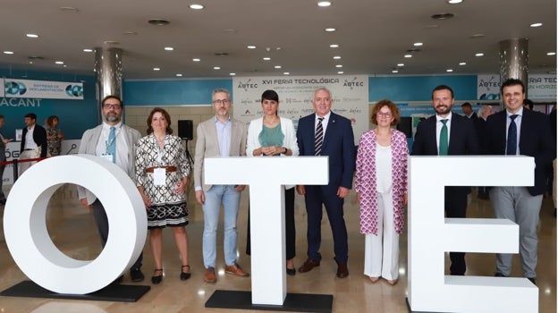 La secretaria de Estado y los dirigentes autonómicos presentes en la inauguración del salón en IFA