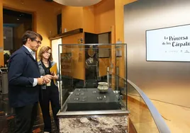 El MARQ  de Alicante expone por primera vez el ajuar funerario de una sepultura de la Edad de Bronce hallada en Orihuela