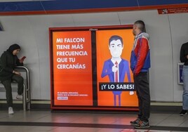 «Mi Falcon tiene más frecuencia que tu Cercanías»: el polémico cartel que ha aparecido en el metro de Madrid