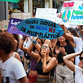 Colectivos de Tenerife salen a las calles por una moratoria, ecotasa y una ley de residencia