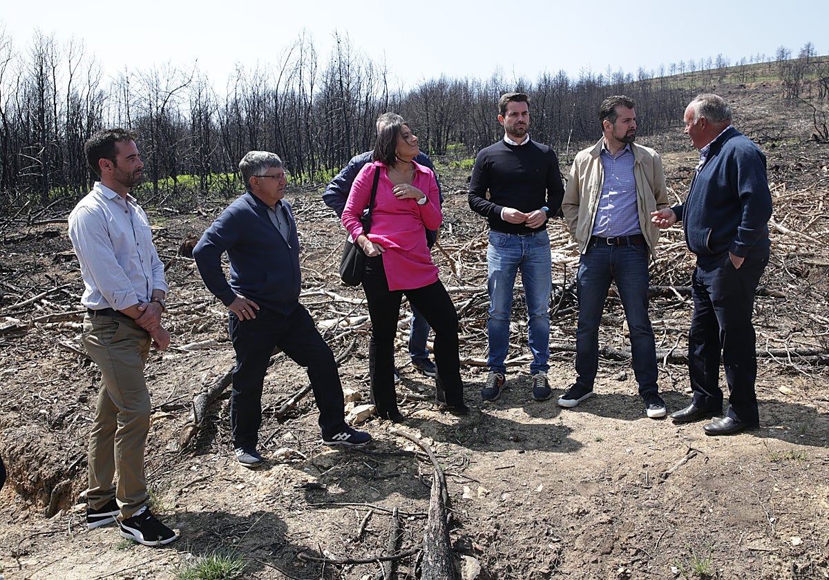 El secretario del PSOE de Castilla y León, Luis Tudanca, en su visita a Tábara y Villardeciervos (Zamora)