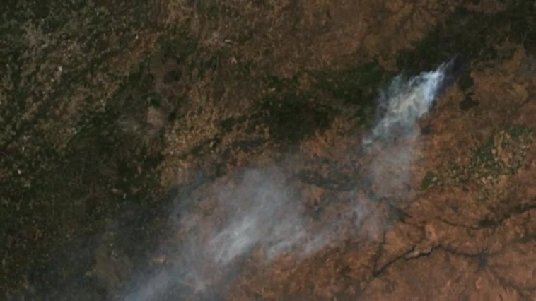 Más de 10 mil hectáreas quemadas y focos que se reavivan: el incendio de Pinofranqueado sigue activo