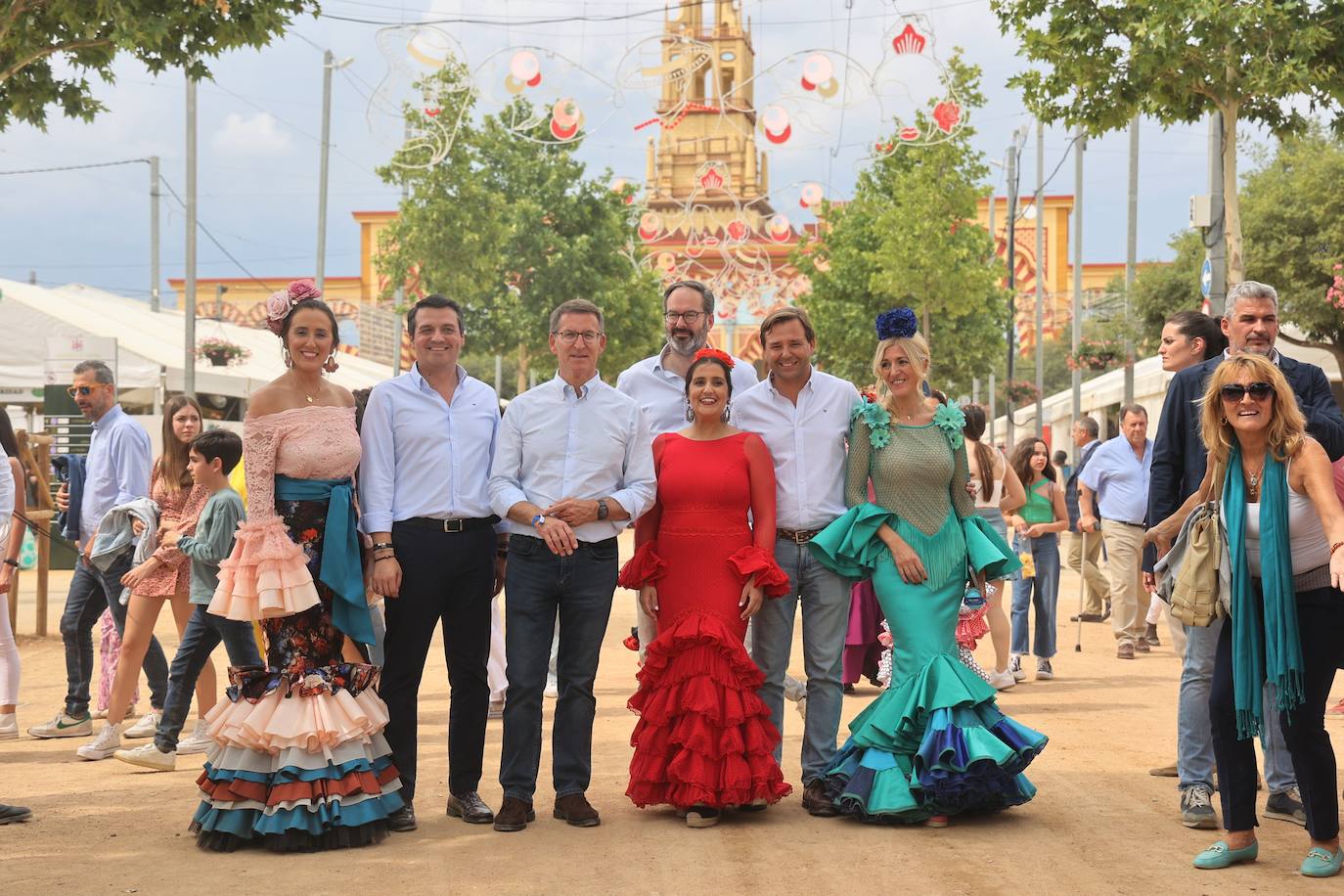 El concurrido paseo de Feijóo por la Feria de Córdoba, en imágenes