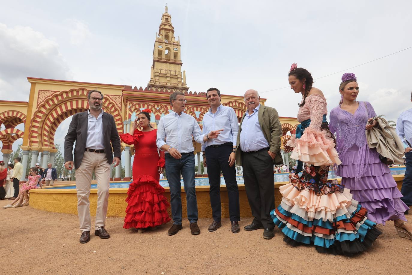El concurrido paseo de Feijóo por la Feria de Córdoba, en imágenes