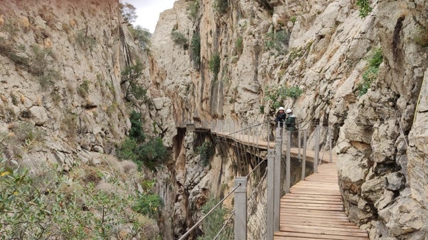 Científicos realizan fotogrametría en las pasarelas del Caminito