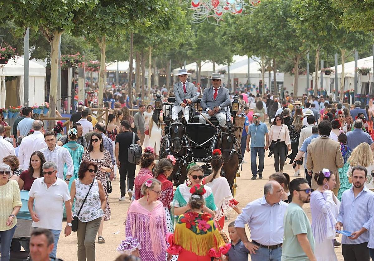 Asistentes a la Feria de Córdoba este domingo