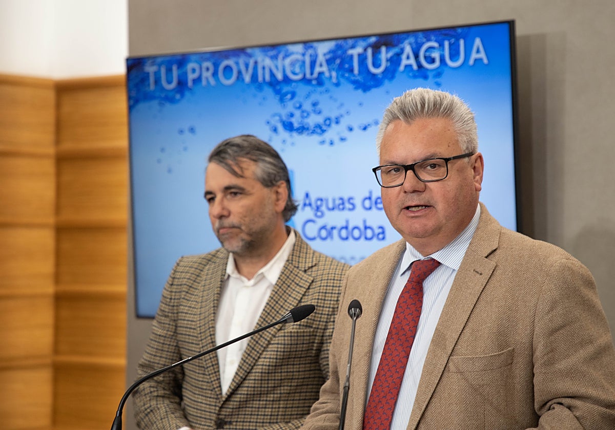 El alcalde de Puente Genil, Esteban Morales, mira a cámara