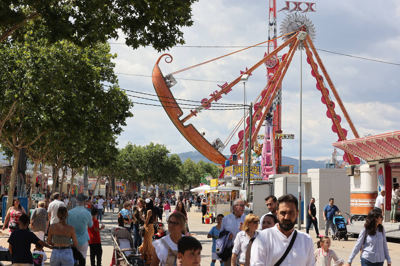 Feria Córdoba 2023 | El esplendor del ambiente del miércoles, en imágenes