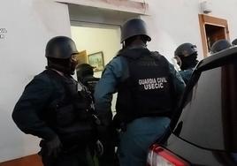 Dos detenidos en Peñarroya-Pueblonuevo tras desmantelar un punto de venta de drogas