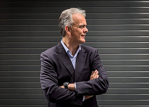 El candidato de Unides Podem-EU a la Presidencia de la Generalitat, Héctor Illueca, posa para ABC en Valencia