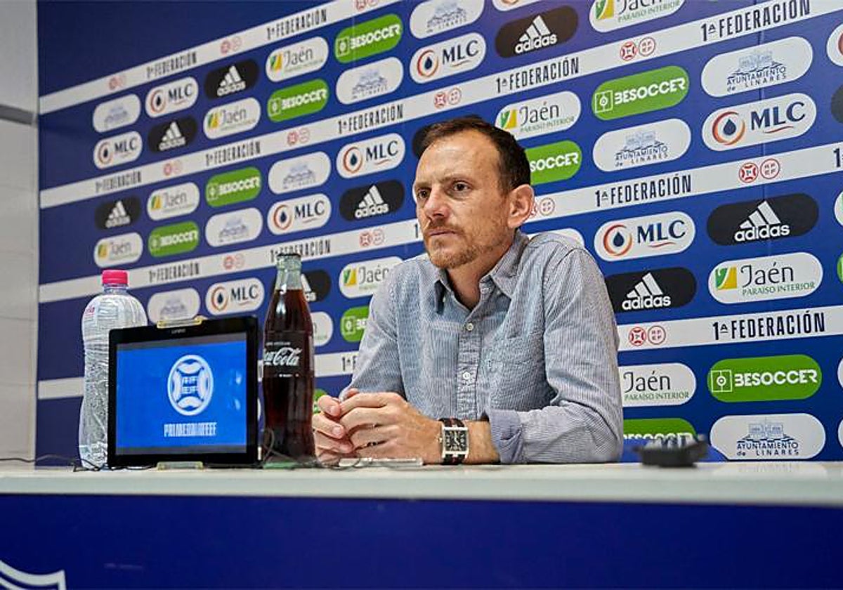 El entrenador del Linares y candidato a ser técnico del Córdoba el próximo curso, Alberto González