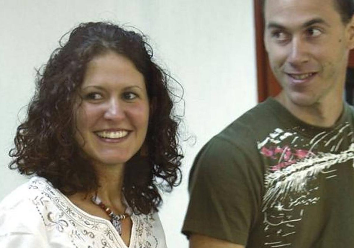 Sara Majarenas junto a Mikel Orbegozo. Ambos fueron detenidos en febrero de 2005 en una pensión