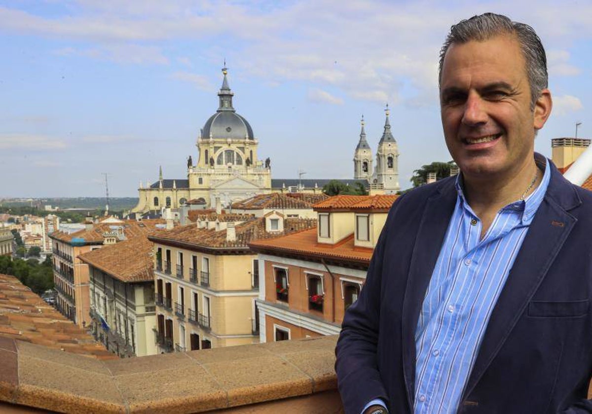 El candidato de Vox a la alcaldía, Javier Ortega Smith, en el centro de Madrid