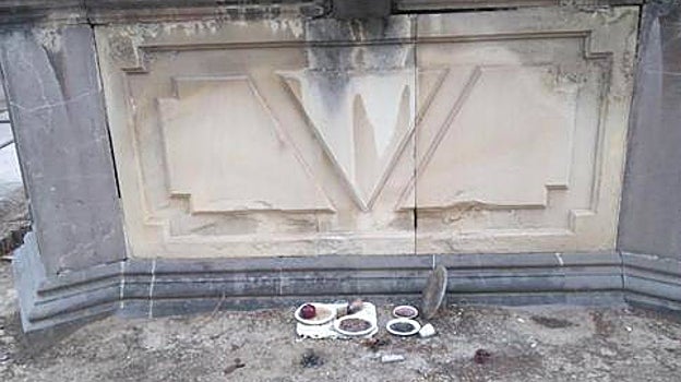 Santería en el cementerio de La Almudena