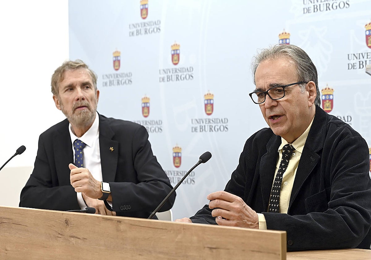 El ministro de Universidades, Joan Subirats, este jueves en la Universidad de Burgos, junto a su rector, Manuel Pérez Mateos