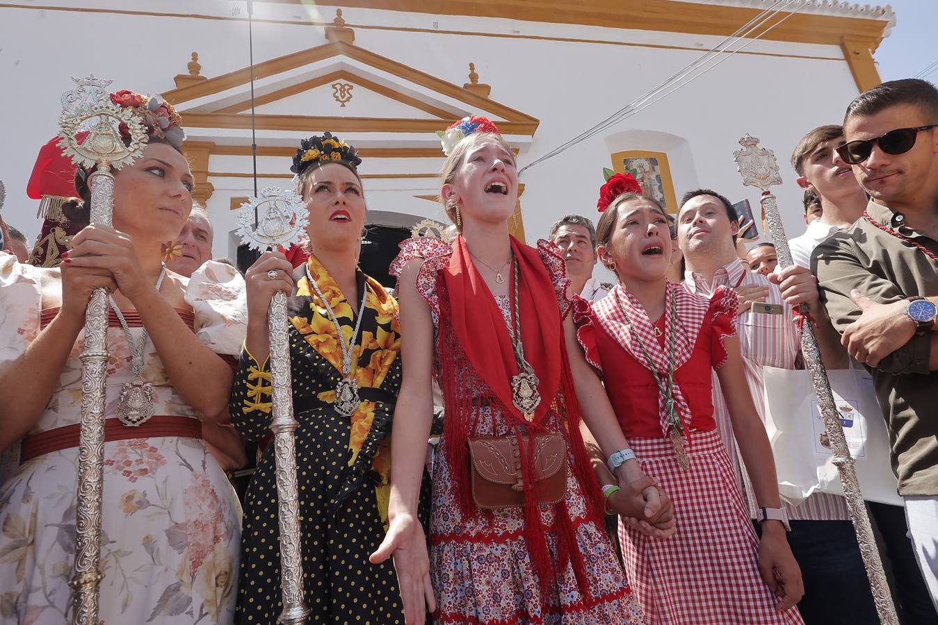 Ambiente del paso de algunas hermandades del Rocío por Villamanrique de la Condesa