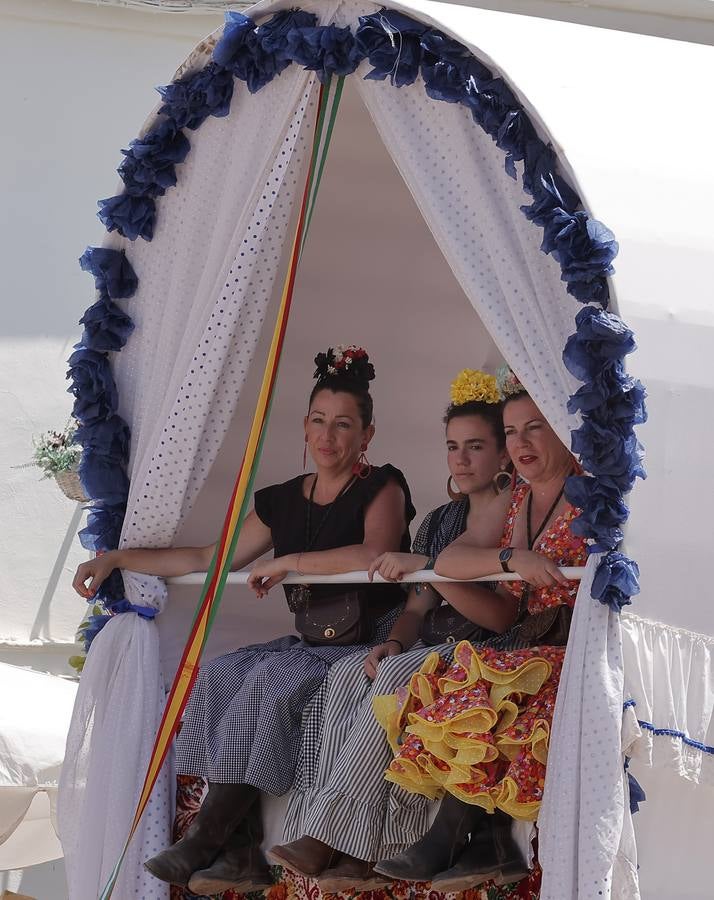 Ambiente del paso de algunas hermandades del Rocío por Villamanrique de la Condesa