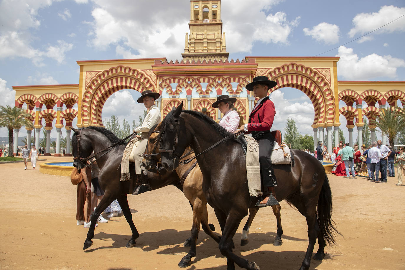 Feria de Córdoba 2023 | El festivo ambiente del viernes, en imágenes