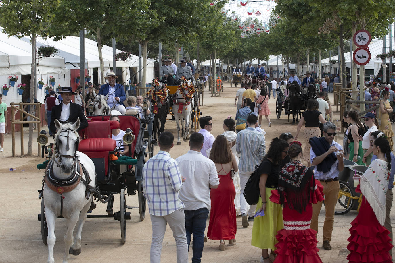 Feria de Córdoba 2023 | El festivo ambiente del viernes, en imágenes