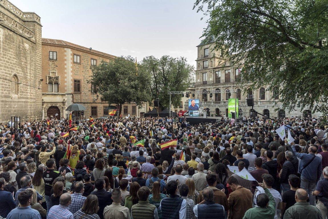 Abascal ilusiona en Toledo y avisa al PP: no van a dar su apoyo gratis. Las líneas rojas que ha trazado quizá se difuminen a partir del lunes.