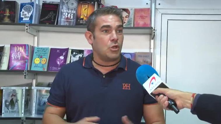 El encuentro de autores y lectores en la Feria del Libro de Madrid