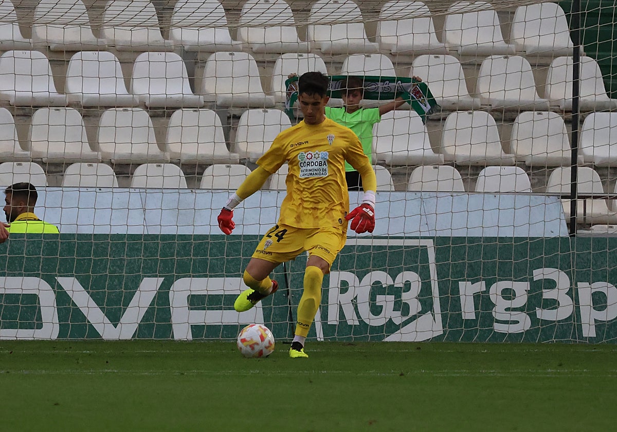 Pablo Picón en su debut con el Córdoba CF en El Arcángel