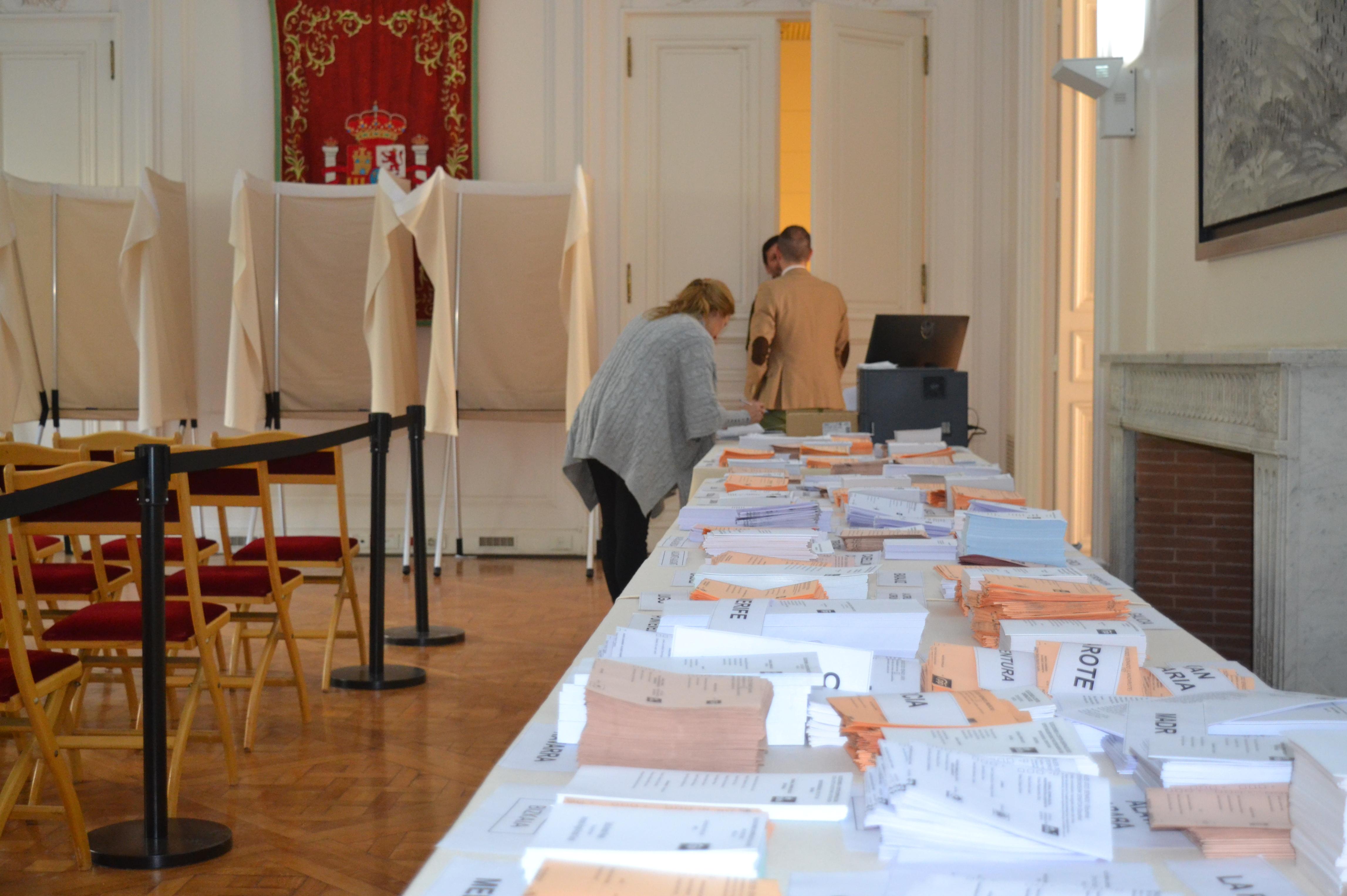 Horario elecciones: a qué hora abren los colegios electorales y hasta cuándo se puede votar hoy