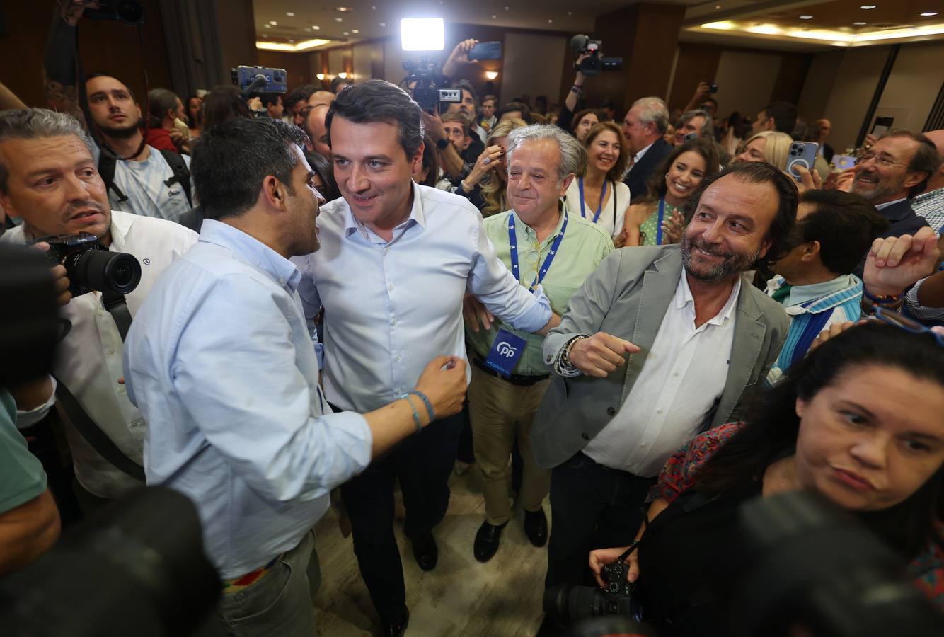 El ambiente electoral en la sede del PP, en imágenes