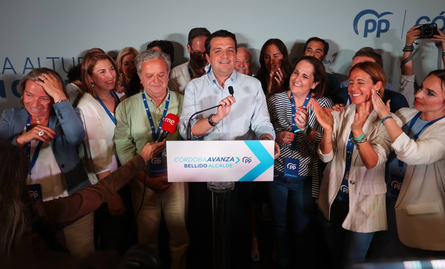 El ambiente electoral en la sede del PP, en imágenes