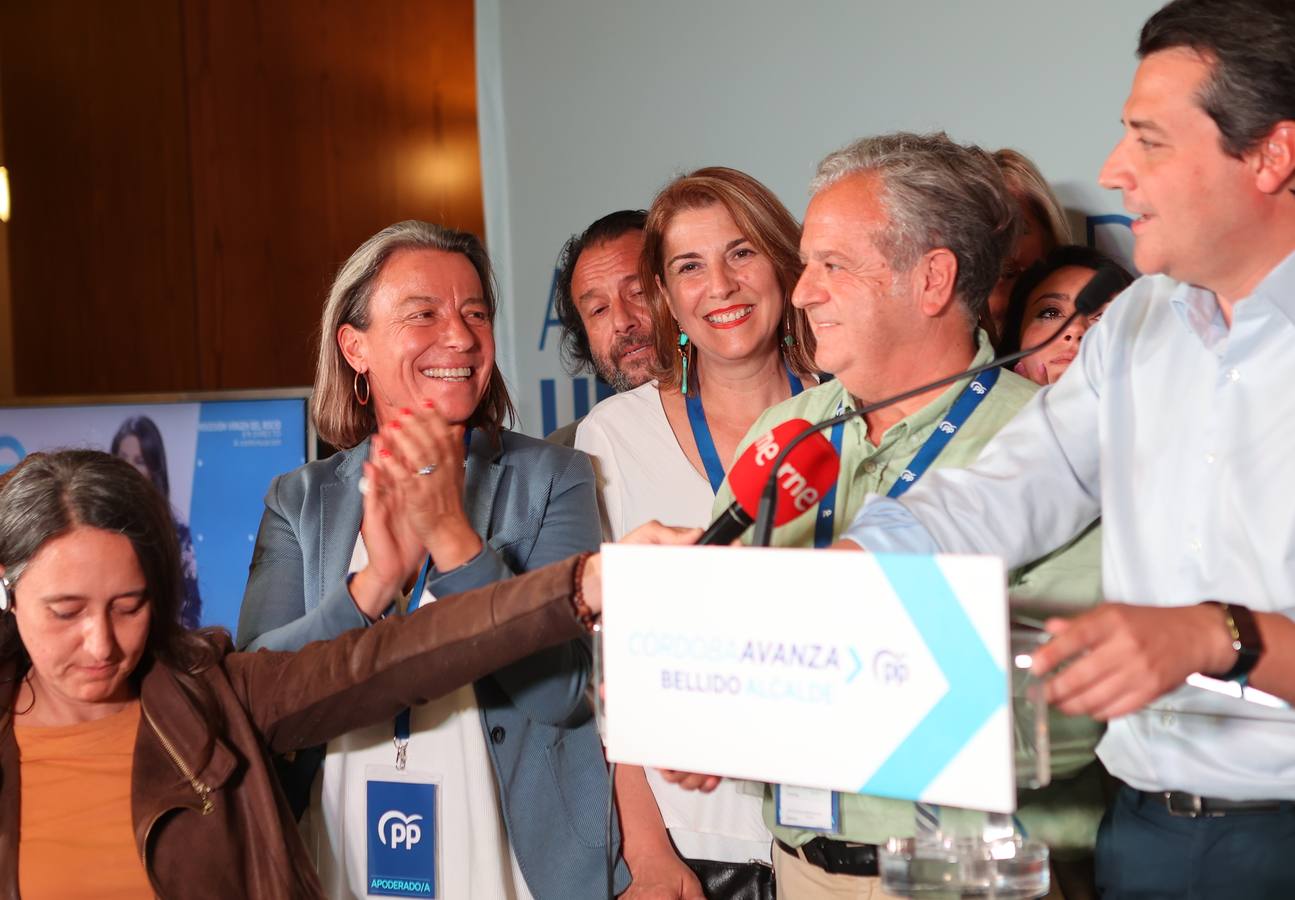 El ambiente electoral en la sede del PP, en imágenes