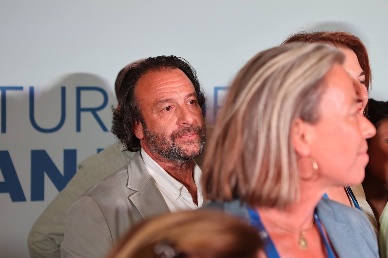 El ambiente electoral en la sede del PP, en imágenes