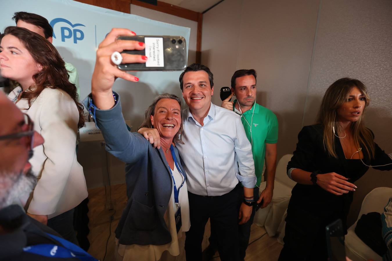 El ambiente electoral en la sede del PP, en imágenes