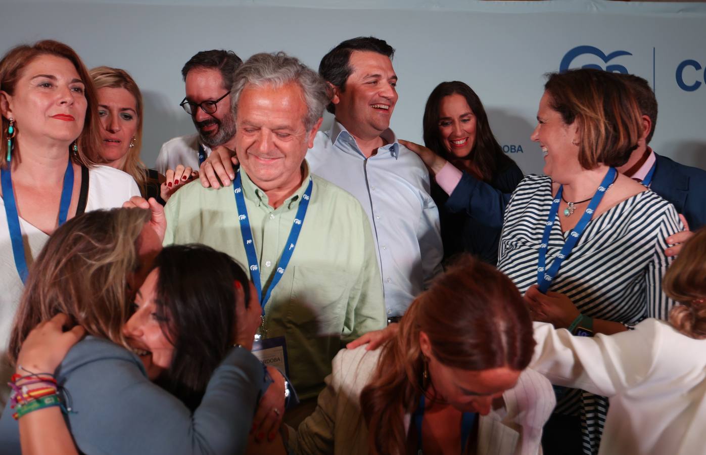 El ambiente electoral en la sede del PP, en imágenes