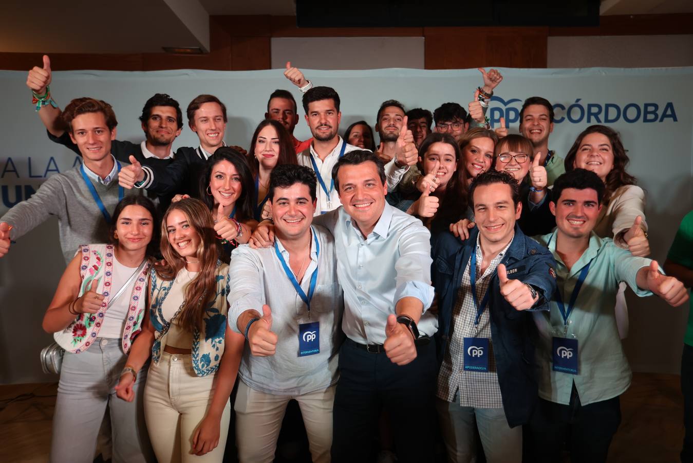 El ambiente electoral en la sede del PP, en imágenes