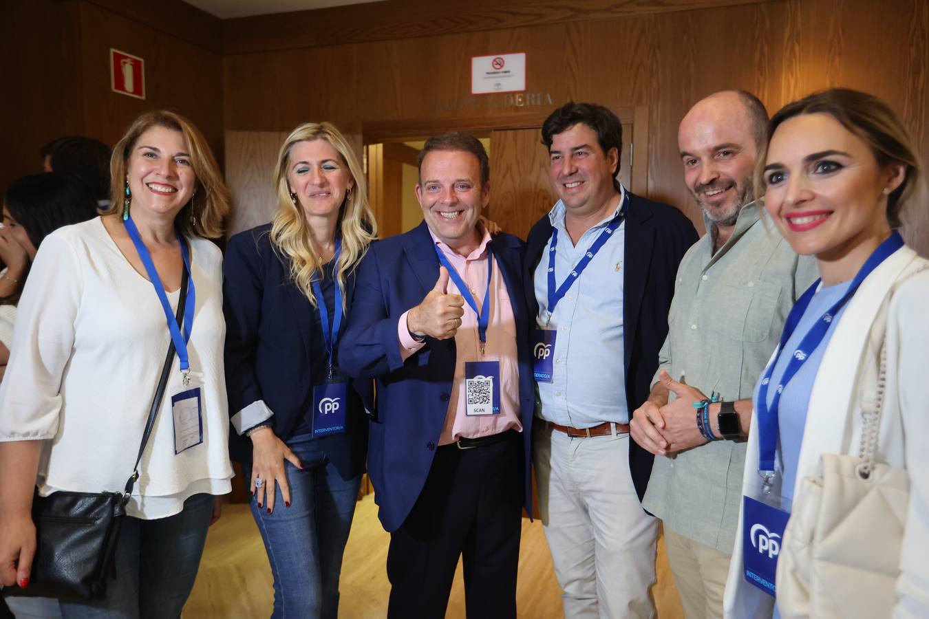 El ambiente electoral en la sede del PP, en imágenes